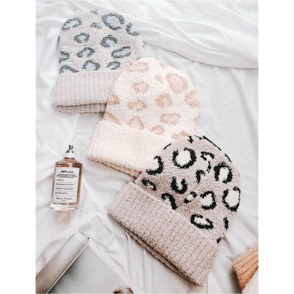 🆕️Holiday Collection// Animal print beanie - Picture 2 of 2